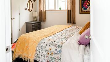 1 bedroom, in-room safe, iron/ironing board, free WiFi