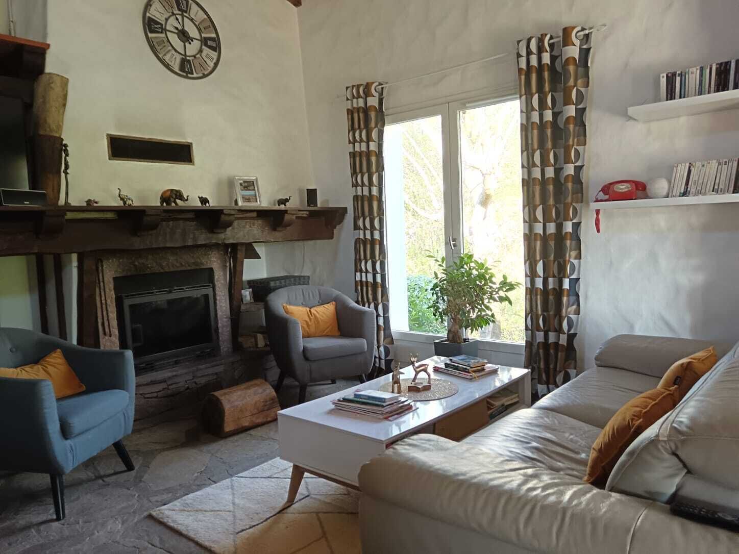 Smart TV, fireplace, table tennis, books