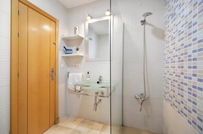 Dusche, Haartrockner, Bidet, Handtücher