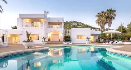 Villa in Ibiza mit 6 Schlafzimmern 13 Schlafplätzen