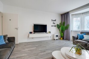 Smart-tv, pejs, bøger, computerskærme