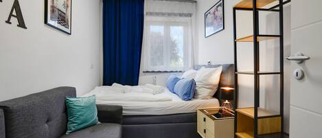 3 sovrum, skrivbord, strykjärn/strykbräda och resesäng