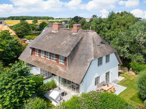 Birdie Comfortable Holiday Residence