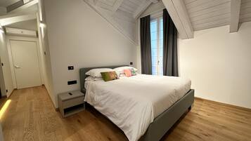 2 bedrooms, in-room safe, iron/ironing board, free WiFi