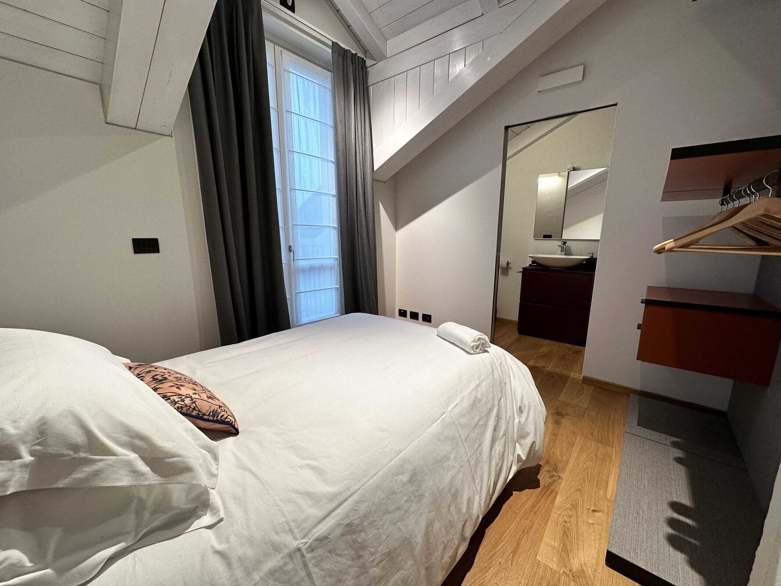 2 Schlafzimmer, Zimmersafe, kostenloses WLAN, Bettwäsche