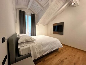 2 chambres, coffres-forts dans les chambres, fer et planche Ă repasser