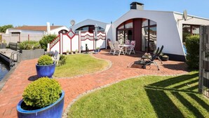Outdoor dining - Aquaronde 84 Comfortable Holiday Residence (Lemmer)