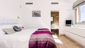 3 bedrooms, iron/ironing board