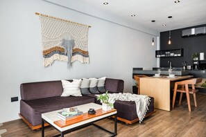 43-inch LED TV with digital channels, Netflix, streaming services - Leaf Boutique Condos (Playa del Carmen)