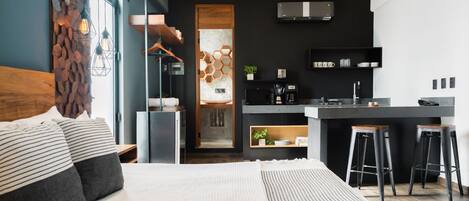 Deluxe Studio, Balcony, City View | 1 bedroom, premium bedding, pillowtop beds, in-room safe