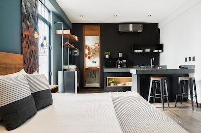 Leaf Boutique Condos