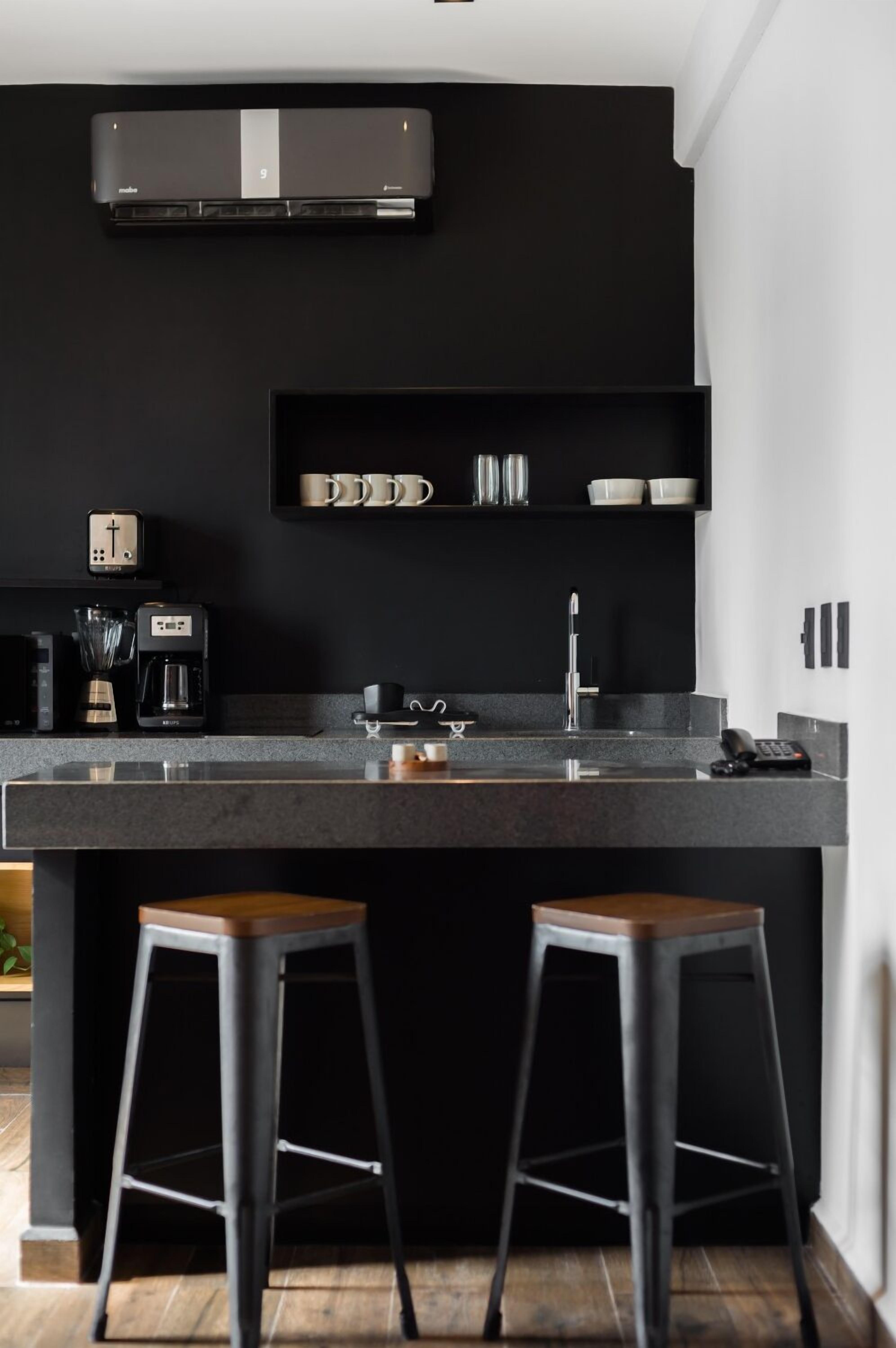 디럭스 스튜디오, 발코니, 시내 전망 | 전용 주방 | 전자레인지, 쿡탑, 커피/티 메이커, 전기 주전자