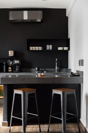 Deluxe-Studio, Balkon, Stadtblick | Eigene Küche