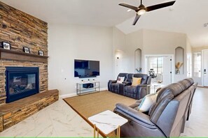 Smart TV, fireplace, stereo