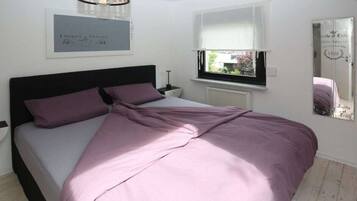 Mobile Home | 2 bedrooms, individually furnished