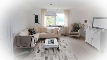 Mobile Home | Dining