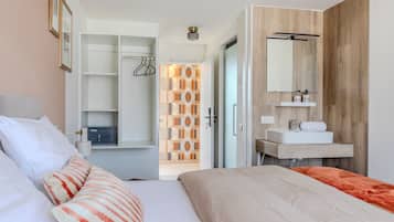 Basic Double Room | Free WiFi, bed sheets