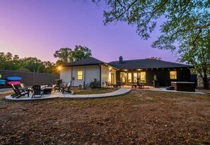 Terrace/patio - Lake Access | Boat Ramp | Hot Tub | Kayaks & Games (Hot Springs)