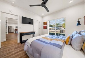 4 bedrooms, desk, free WiFi, bed sheets