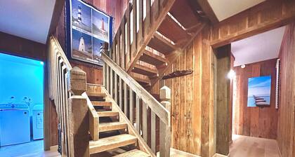 Ocean view, steps to beach, spacious 6-bedroom in Nags Head 🏖️