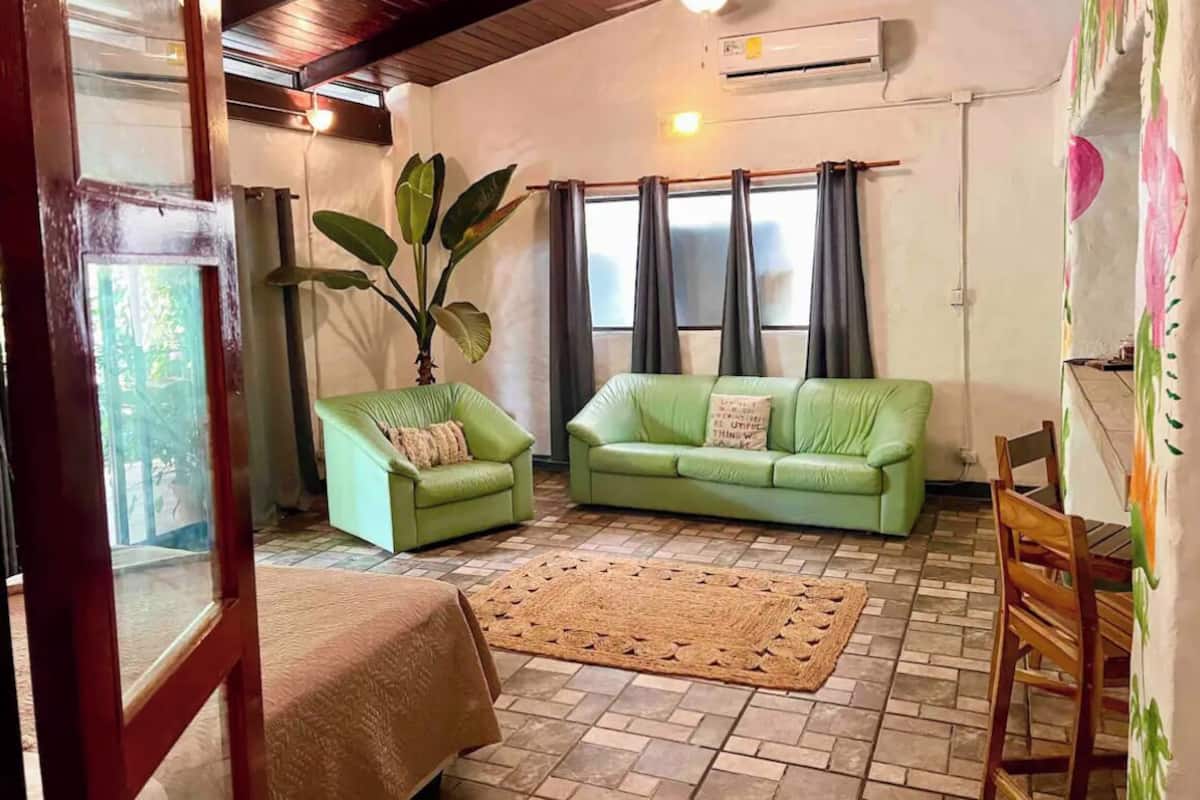 Comfort Studio Suite | Desk, laptop workspace, soundproofing, free WiFi