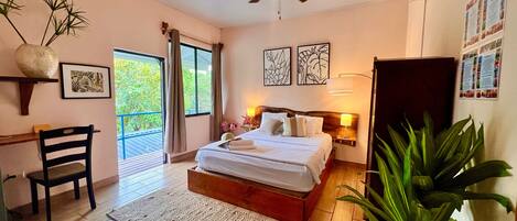 Rom – comfort | Skrivebord, skrivebord for bærbar PC, lydisolert og wi-fi (inkludert)