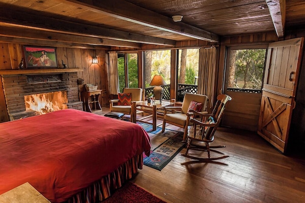 Chalet rustique, 2 chambres, vue sur la montagne | Literie fournie