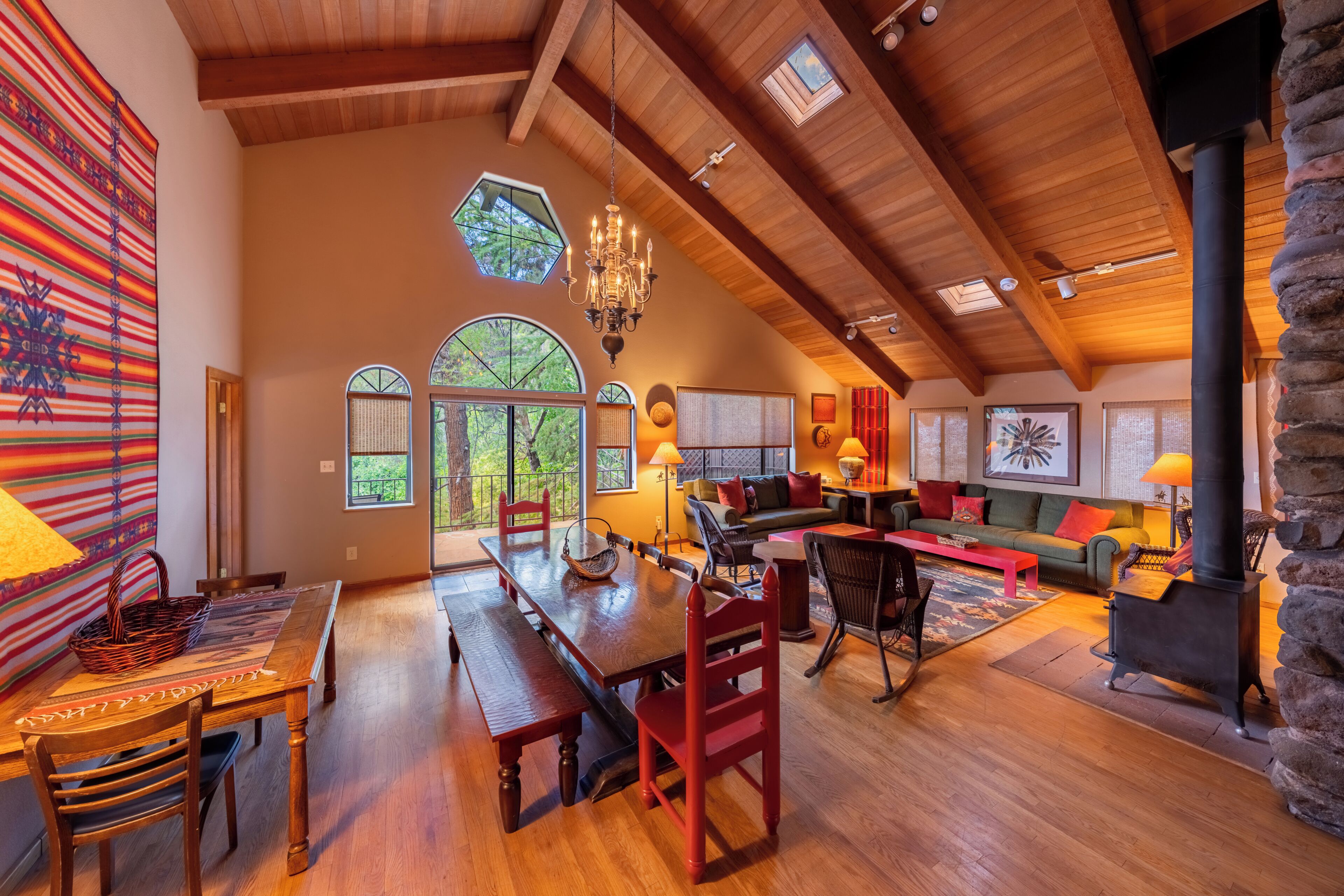 Huisje, 4 slaapkamers, patio, uitzicht op bergen | Woonruimte