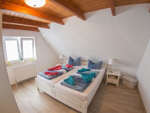 3 bedrooms, individually furnished, iron/ironing board - Beach Pearl Comfortable Holiday Residence (Varel)