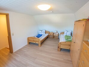 3 Schlafzimmer, individuell eingerichtet, Bügeleisen/Bügelbrett