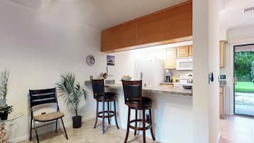 Micro-ondes, four, plaque de cuisson, lave-vaisselle