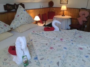 2 bedrooms, individually furnished, iron/ironing board - Schlummerkiste OG Sonnenblume (Sinn)