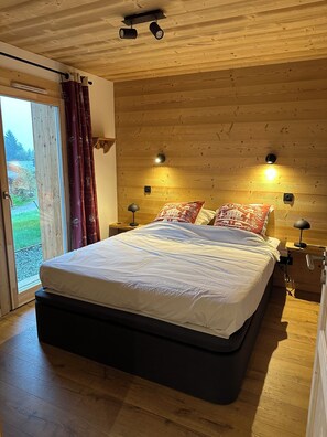 5 bedrooms, iron/ironing board, travel cot, WiFi - Family chalet in Cordon (Haute Savoie), near Megève and Combloux, sleeps 10 (Cordon)
