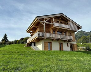 Exterior - Family chalet in Cordon (Haute Savoie), near Megève and Combloux, sleeps 10 (Cordon)