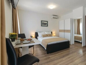 Villa | 8 Schlafzimmer, individuell eingerichtet, Bügeleisen/Bügelbrett