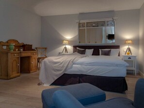 House | 1 bedroom, individually furnished, iron/ironing board, bed sheets