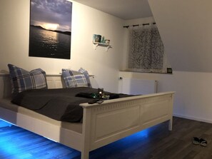 2 bedrooms, individually furnished, iron/ironing board - Utspann Comfortable Holiday Residence (Steinbergkirche)