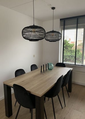 Mobile Home | Tempat makan