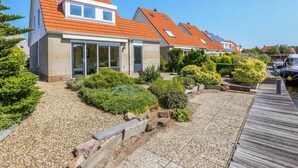 Mobile Home | Exterior - Grutto 8 Comfortable Holiday Residence (Lemmer)