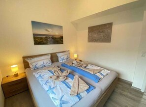 3 bedrooms, individually furnished, iron/ironing board - Weitblick Comfortable Holiday Residence (Jaderaltendeich)
