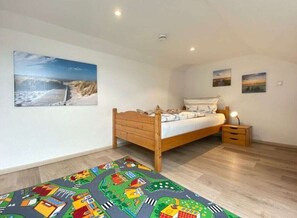 3 bedrooms, individually furnished, iron/ironing board - Weitblick Comfortable Holiday Residence (Jaderaltendeich)