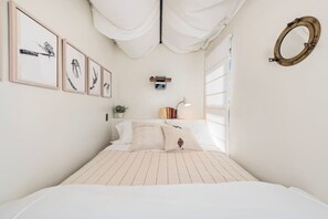 1 soverom, skrivebord og wi-fi (inkludert)