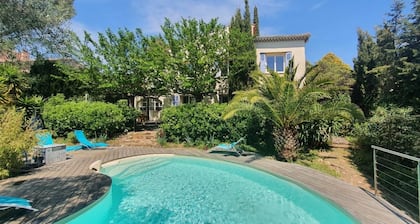 Villa à 10 mn à pied du centre de Saint Raphaël, des plages et de la gare TGV