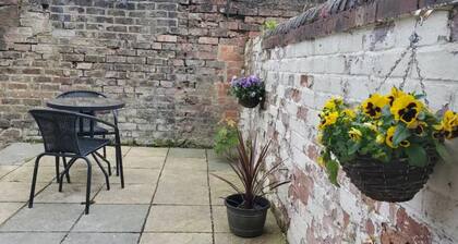 Simons 2 bed home on the outskirts of Liverpool with great links to the City