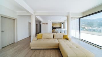 Comfort Penthouse, Sea View | Living area