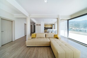 Comfort-Penthouse, Meerblick | Wohnbereich