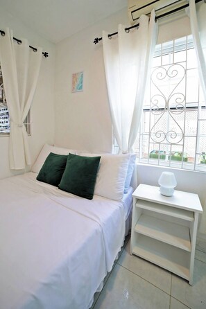 2 chambres, fer et planche à repasser, Wi-Fi, draps fournis