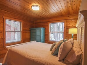 4 habitaciones, tabla de planchar con plancha, cuna de viaje y wifi 