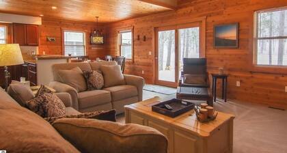 Crystal Mountain ski/golf home on the 10th hole, walk to the ski lifts!