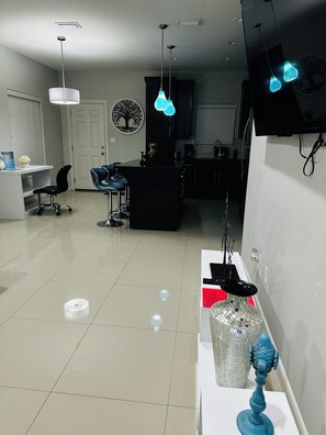 Interior - McAllen TX Apartment 2BR-2BA Patio, close Airport Shopping, Hospital (McAllen)